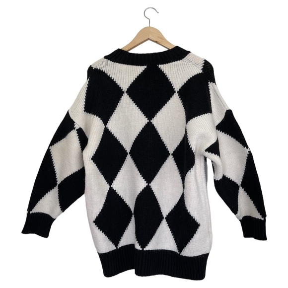 NWOT. Mango Rhombus Pattern Knit V-Neck Sweater. Black and White. Size: Medium - Picture 7 of 9